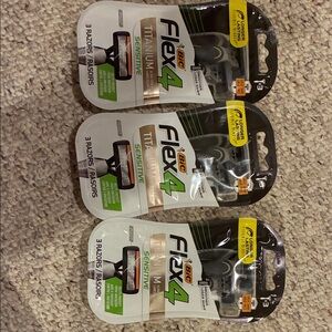 BIC Flex 4 Titanium Razors  sensitive
Disposable